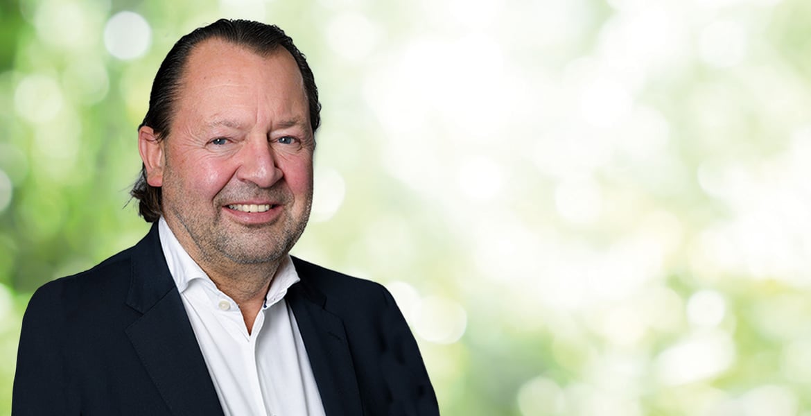 https://info.all-for-one.com/hubfs/corporate-media/themen_und_impulse_marketunits/strategie_transformation/bilder/kapitalbeteiligung-mit-klimaschutz-effekt-wolfgang-bach-1687x865-de-030523.jpg